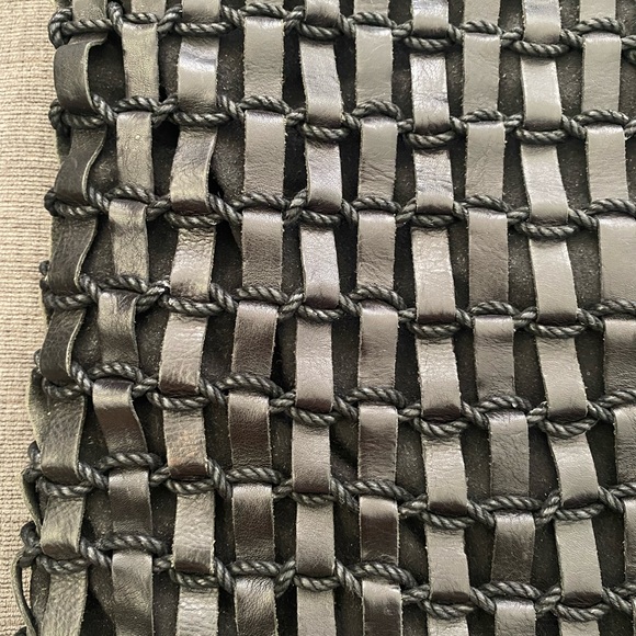 Banana Republic • leather shoulder bag - Picture 3 of 7